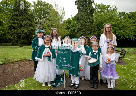 Hayes,UK,10th May 2014, West Wickham's May Queen group pose for photo Credit: Keith Larby/Alamy Live News Stock Photo