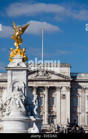 Buckingham Palace with Victoria Memorial statues in foreground London England UK Stock Photo