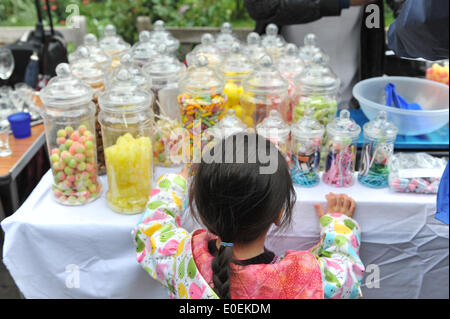 Covent Garden, London, UK. 11 May 2014. Traditional sweets in glass jars on sale at the May Fayre in Covent Garden. Credit:  Matthew Chattle/Alamy Live News Stock Photo