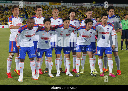 Hitachi Kashiwa Stadium, Chiba, Japan. 10th May, 2014. Albirex Niigata team group line up, May 10, 2014 - Football /Soccer : 2014 J.LEAGUE Division 1 match between Kashiwa Reysol - Albirex Niigata at Hitachi Kashiwa Stadium, Chiba, Japan. Credit:  AFLO SPORT/Alamy Live News Stock Photo