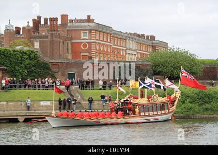 Tudor Pull.  Hampton Court Palace, East Molesey, Surrey, UK. 11th May, 2014. QRB Gloriana crewed by the Watermen's Company. Annual traditional rowing event between the Historic Royal Palaces of Hampton Court and the Tower of London. Thames cutters escort the Royal Barge Gloriana as she delivers a 'Stela' to the Governor of the Tower. This 'Stela' is a piece of ancient water pipe made from a hollowed tree trunk which stands on a base of timber from the old Richmond Lock and bears the coat of arms of the Worshipful Company of Watermen and Lightermen. Stock Photo