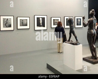 Sculptures and photographs are on display in the exhibition 'Mapplethorpe - Rodin' at Museum Rodin in Paris, France, 07 April 2014. Paris currently dedicates two exhibitions to US star photographer Robert Mapplethorpe, who dies 25 years ago.  Photo: Sabine Glaubitz/dpa Stock Photo