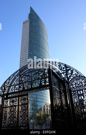 Looking towards the Torre Mayor in Paseo de la Reforma, Mexico City Stock Photo