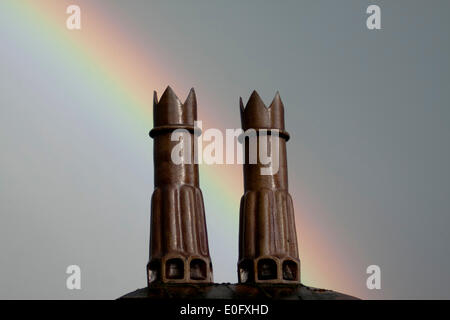 Wimbledon London, UK. 12th May, 2014. A rainbow appears after a storm and rain showers Credit:  amer ghazzal/Alamy Live News Stock Photo