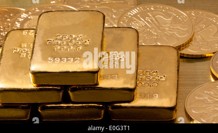 Investment in real gold as a gold bar and golden coins, Geldanlage in echtem Gold als Goldbarren und Goldmuenzen Stock Photo