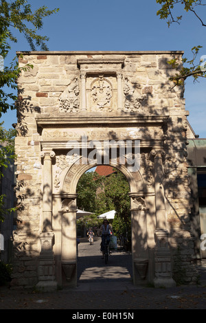 Medieval sculptured stone gate archway, Brunswick, Lower Saxony, Germany Stock Photo