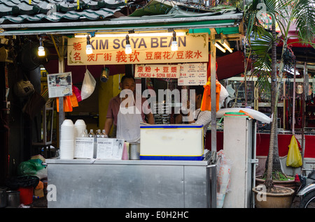 Hot food vendor in Petaling Street in Kuala Lumpar Stock Photo