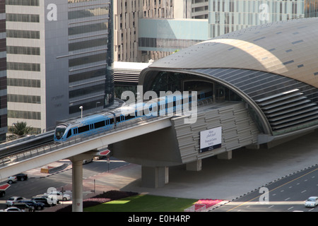 A train on the Red line of the Dubai metro pulls in to the Financial Centre Station in Dubai, United Arab Emirates. Stock Photo