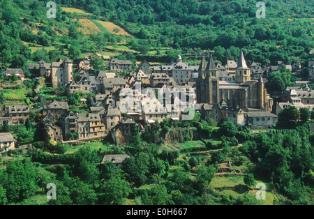 Abbatiale Sainte Foy abbey church in the ancient village of  Conques, Aveyron, Mid-Pyrenees, France Stock Photo