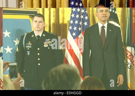 Washington DC, USA. 13th May, 2014. US President Barack Obama and former Army Sergeant Kyle White listen to the reading of the Medal of Honor citation during the award ceremony May 13, 2014 in Washington, DC.  Sergeant White received the Medal for his courageous actions during combat operations against Taliban insurgents in Nuristan Province, Afghanistan on November 9, 2007. Credit:  Planetpix/Alamy Live News Stock Photo