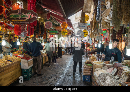 Market stalls on Hasircilar Caddesi at the entrance to the Egyptian Bazaar, AKA, spice bazaar, Eminonu, Istanbul, Turkey. Stock Photo