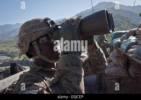U.S. Army Pfc. William A. Swaray, an infantryman and native of Monrovia, Liberia, assigned to Company B, 2nd Battalion, 27th In Stock Photo
