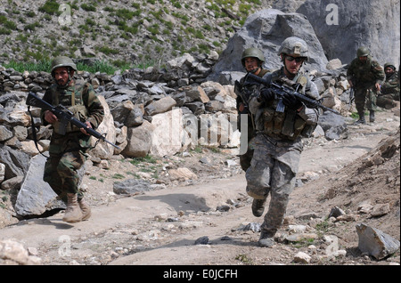 100313-A-0846W-994: KUNAR PROVINCE, Afghanistan - U.S. Army Sgt. Richard K. Williams of Waldorf, Md., a squad leader with 2nd P Stock Photo