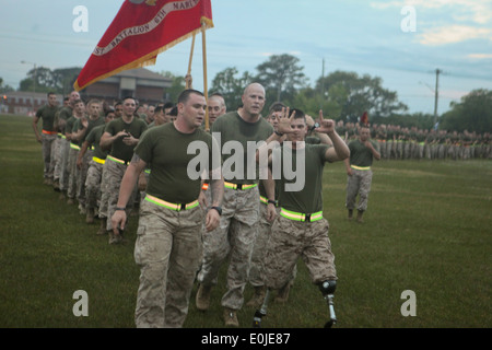 Lance Cpl. Adrian Simone, a rifleman with 1st Platoon, Company B, 1st Battalion, 6th Marine Regiment, throws up both hands to r Stock Photo