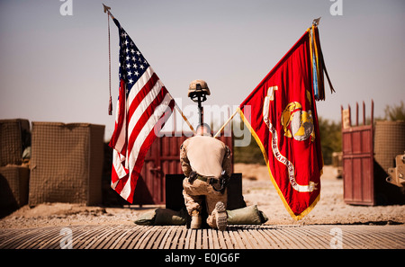 PATROL BASE JAKER, Helmand province, Islamic Republic of Afghanistan — A Marine says goodbye to 1st Lt. Scott J. Fleming duri Stock Photo