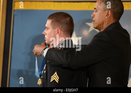 US President Barack Obama presents former Army Sergeant Kyle White with the Medal of Honor May 13, 2014 in Washington, DC.  Sergeant White received the Medal for his courageous actions during combat operations against Taliban insurgents in Nuristan Province, Afghanistan on November 9, 2007. Stock Photo