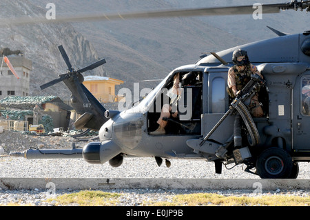KUNAR PROVINCE, Afghanistan – A U.S Air Force UH-60 Blackhawk pararescue helicopter operated by the 83rd Expeditionary Rescue Stock Photo