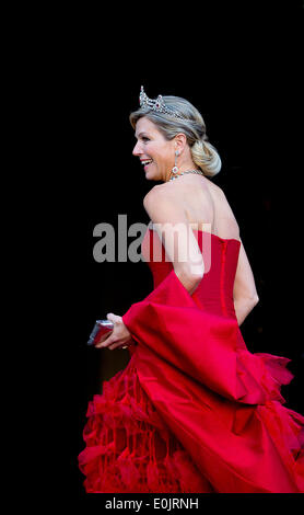 Amsterdam, The Netherlands. 13th May, 2014. Queen Maxima arrives for the Corps Diplomatique annual gala dinner at the Royal palace in Amsterdam, The Netherlands, 13 May 2014 Credit:  dpa picture alliance/Alamy Live News Stock Photo