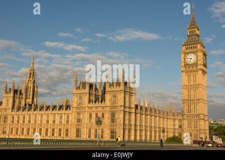 London, UK. 15th May, 2014. London wakes to a fine and sunny morning, with the forecast promising more of the same through until Friday. Credit:  Patricia Phillips/Alamy Live News Stock Photo