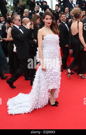 Cannes, France. 14th May, 2014. French actress and model Laetitia Casta arrives for the screening of the movie 'Grace of Monaco' and the Opening Ceremony of the 67th annual Cannes Film Festival in Cannes, France, 14 May 2014. Presented out of competition, the movie opens the festival which runs from 14 to 25 May. Photo: Hubert Boesl - NO WIRE SERVICE/dpa/Alamy Live News Stock Photo