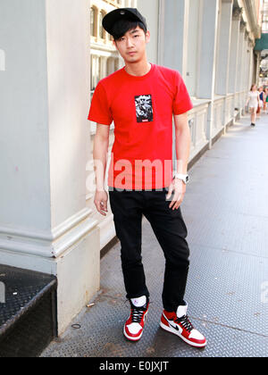 Ying Bin Wu walking in New York City - May 12, 2014 - Photo: Runway ...