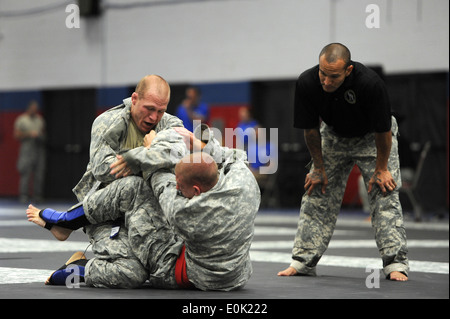 Sgt. Matthew Bray (red), Military District of Washington, and Staff Sgt. Shane Lees (blue), Fort Hood, grapple on the mats in t Stock Photo