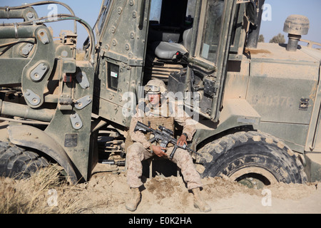 GARMSER, Helmand province, Islamic Republic of Afghanistan – Corporal Christopher Pereda, 21, a heavy equipment operator from Stock Photo