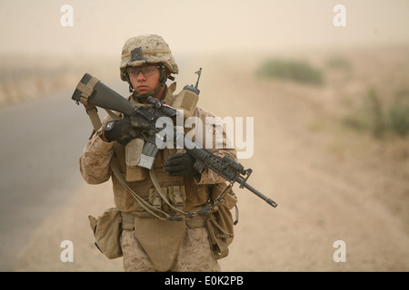 U.S. Marine Lance Cpl. Johnathan Bruch with 2nd Platoon, Alpha Company, 1st Battalion, 7th Marine Regiment, patrols down a stre Stock Photo