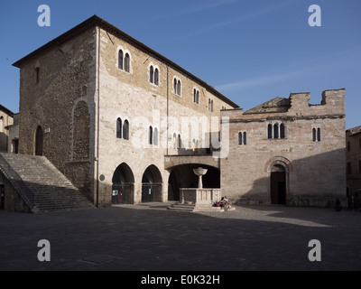 Bevagna, Umbria, Italy; view of the Romanesque church of San Silvestro, the fountain, and the theatre Torti Stock Photo