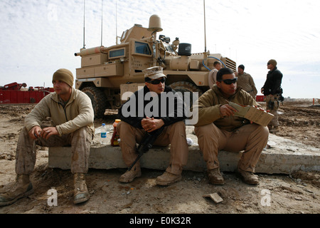(From left to right) Cpl. Adam C. Thompson, motor transport maintenance operator , for Alpha Company, 2nd Combat Engineer Batta Stock Photo