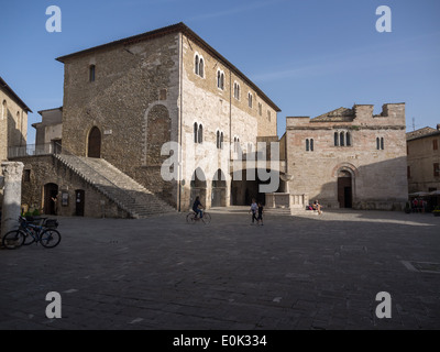 Bevagna, Umbria, Italy; view of the Romanesque church of San Silvestro, the fountain, and the theatre Torti Stock Photo