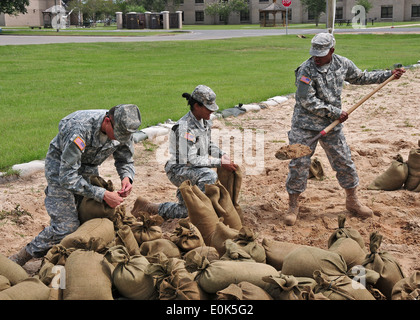 120827-N-AW868-011 GULFPORT, Miss. (Aug. 27, 2012) U.S. Army students assigned to Naval Construction Training Center (NCTC) Gul Stock Photo