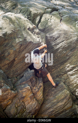 Bouldering enthusiasts on Rat Rock in Central Park in New York on Sunday, May 11, 2014. (© Richard B. Levine) Stock Photo