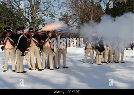 The U.S. Army 3rd Infantry, the Old Guard Fife and Drum Corps, and the Commander-in-Chief's Guard demonstrate Revolutionary War Stock Photo