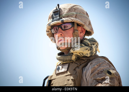 U.S. Marine Corps Staff Sgt. David Denseley from Salt Lake City, Utah, with the the Regional Corps Battle School (RCBS) watches Stock Photo