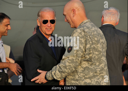 Gen. Raymond Odierno, United States Forces - Iraq commander, greets Vice President Joe Biden, after arriving at Sather Airbase, Stock Photo