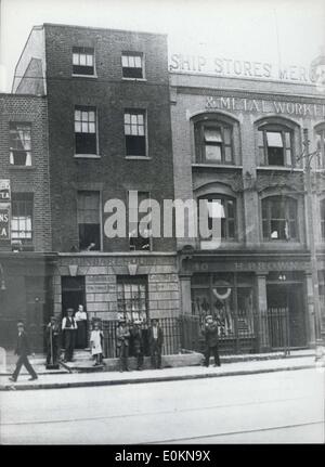 Jan. 01, 1920 - London In The Twenties. Boarding houses used by foreign seamen in Limehouse. (exact date unknown): Stock Photo