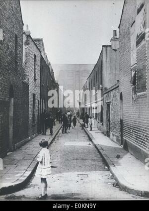 Jan. 01, 1920 - London In The Twenties. Street scene in Limehouse, East London. (exact date unknown) ne P Stock Photo