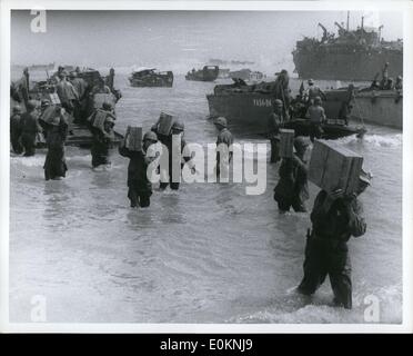 Jan 1, 1940 - WW II . Pacific - Philippines D-Day Landing at Tacloben-Leyte Island exact date unknown Stock Photo