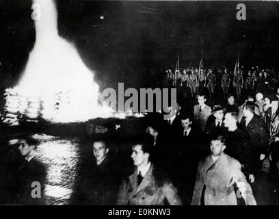 Students and Nazi seen as they throw 'anti-German' literature on to the huge bonfire Stock Photo