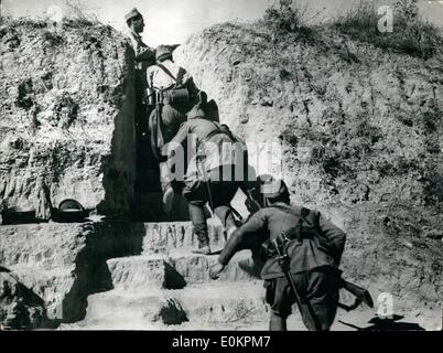 Spanish Civil War: Nationalist troops capture Republican soldiers In ...