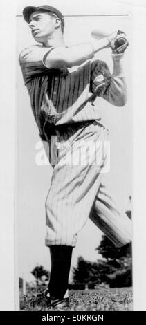 Yankee Joe DiMaggio hitting the baseball Stock Photo