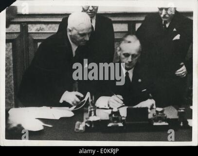 Aug. 08, 1939 - The signing of the non-aggression past between Soviet Russia and German in the Kremlin in Moscow, German Foreign Minister Von Ribbentrop is signing watched by Count Von der Schulenberg, the German Ambassador to Moscow. Stock Photo