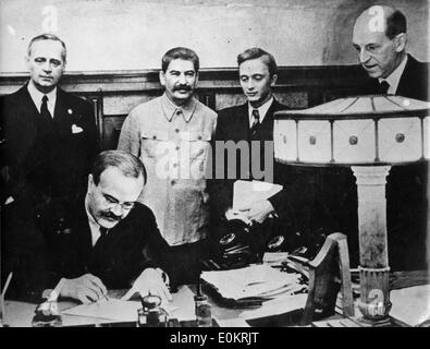 Joachim Von Ribbentrop and Joseph Stalin sign Molotov Agreement Stock Photo