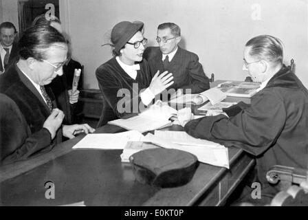 Film-maker Leni Riefenstahl during a lawsuit Stock Photo