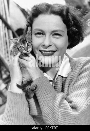 Singer Ilse Werner with her kitten Stock Photo