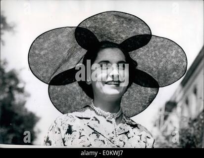 Jul. 07, 1950 - Buckingham palace garden party: keystone photo shows Mrs. Nancy Corley, of Johannesburg, South Africa, wearing large black hat of unusual design, when she arrived for this afternoon's Garden Party given by their Majesties, The king and Queen, at Buckingham Palace. Stock Photo