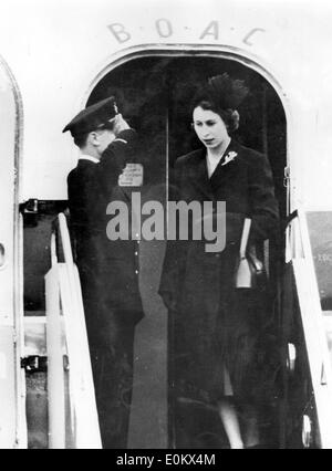 Elizabeth II arrives in London to be proclaimed Queen Stock Photo