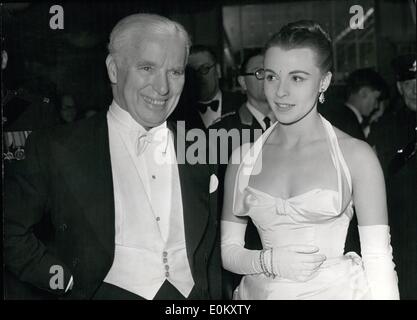 Oct. 10, 1952 - PREMI&Egrave;RE OF ''LIMELIGHT''. Princess Margaret attended the Premi&egrave;re of Charlie Chaplin's ''Limelight'' at the Odeon Theatre to-night. Picture shows:- Charlie Chaplin and his leading lady Clare Bloom. Stock Photo