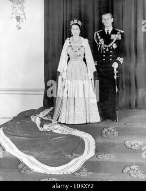 Portrait of Queen Elizabeth II and Prince Philip in formal attire Stock Photo